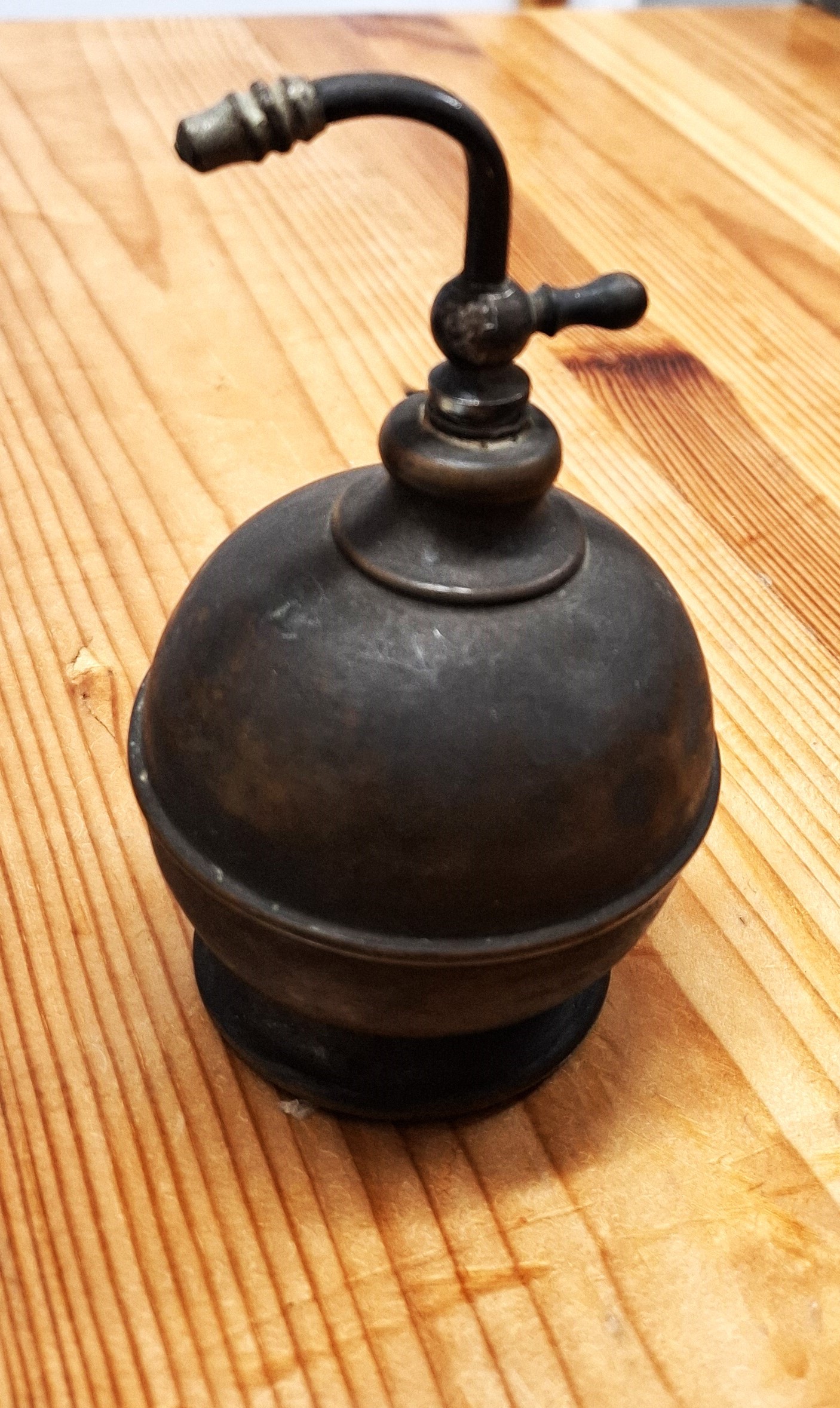 מיכל לבושם/ספריי לספרים  